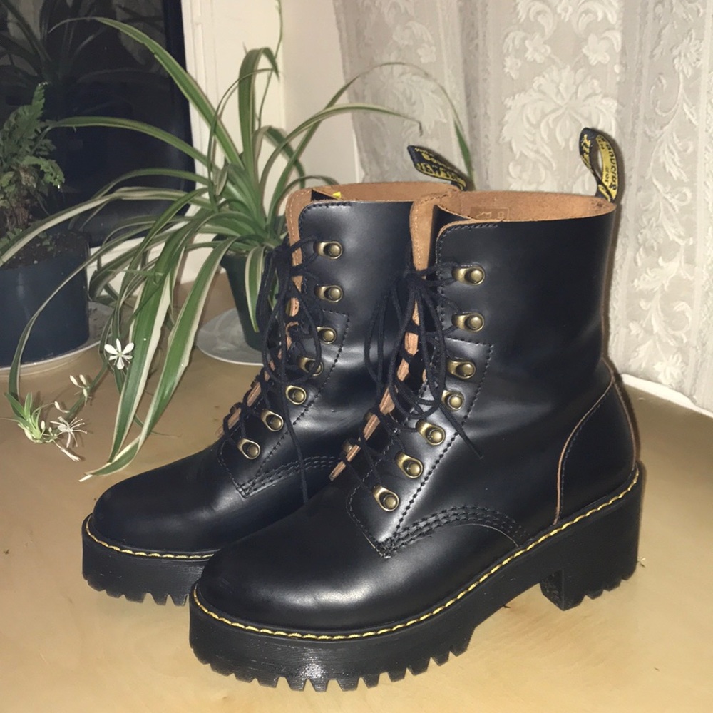 Doc Marten Leona
